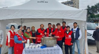  Kızılay aşure dağıttı